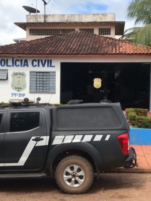 A Polícia Civil do Amazonas (PC-AM), por meio da 71ª Delegacia Interativa de Polícia (DIP) de Apuí (a 453 quilômetros de Manaus), cumpriu, no domingo (06), mandado de prisão preventiva de um homem, 35 por lesão corporal, ameaça, injúria e dano qualificado contra a esposa de 41 anos. A prisão ocorreu na zona rural do município.