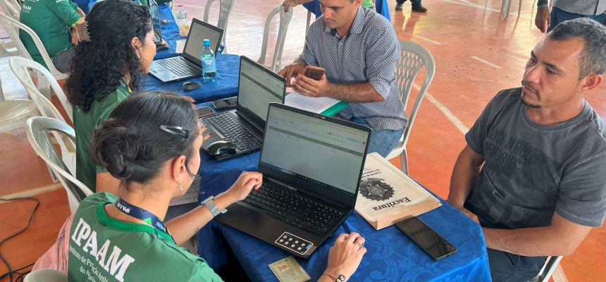 Com foco na orientação sobre licenciamento ambiental e Cadastro Ambiental Rural (CAR), o Instituto de Proteção Ambiental do Amazonas (Ipaam) concluiu, na segunda-feira (07), uma ação técnica no município de Apuí (a 453 quilômetros de Manaus). Iniciada no domingo (06), no ginásio da Escola Estadual Professora Maria Curtarelli Lira, a atividade fez parte de uma ação integrada promovida pelo Governo do Amazonas, com a participação de diversos órgãos estaduais e apoio da prefeitura municipal.