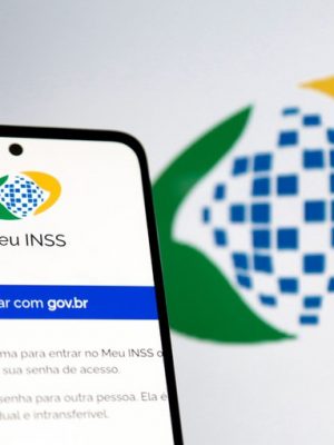 O governo federal afirma já ter restituído cerca de R$ 1,53 bilhão a aposentados e pensionistas lesados pelo esquema que realizava descontos ilegais dos benefícios previdenciários pagos pelo Instituto Nacional do Seguro Social (INSS).