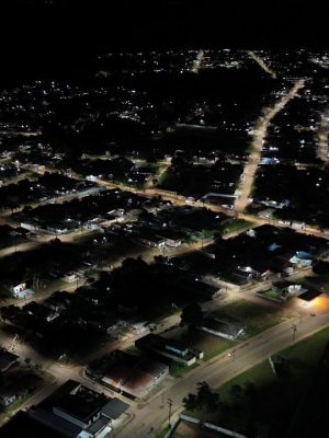 O distrito de Sucunduri, em Apuí, também teve concluída esta semana a implantação de 391 pontos de iluminação em LED, como parte do Programa Ilumina+ Amazonas. A sede de Apuí, por sua vez, já havia recebido 1.979 pontos de LED, com os serviços concluídos em agosto e investimentos totais na ordem de R$ 4,6 milhões.